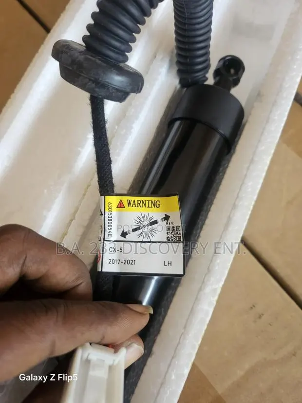 Mazda CX/2020/2021 Electronic Boot Shocks · Photo 1