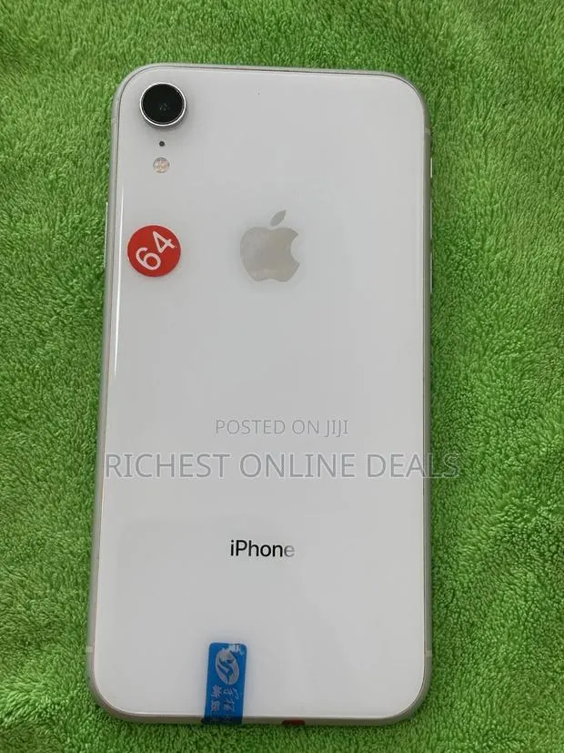 Apple iPhone XR 64 GB White · Photo 1