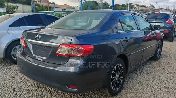 Toyota Corolla LE 4dr Sedan (1.8L 4cyl 4A) 2012 Gray · Photo 1