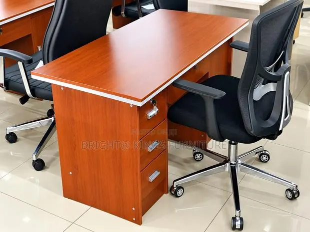 Standard Desk 1.2M · Photo 1