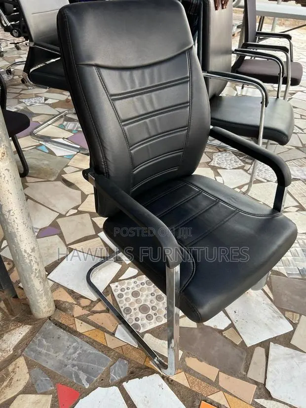 Executive Black Office Chair · Photo 1