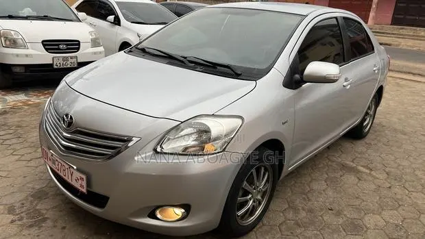 Toyota Vios 2011 Silver · Photo 1