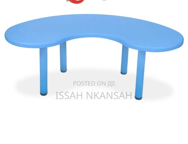 Half Moon Kids Table · Photo 2