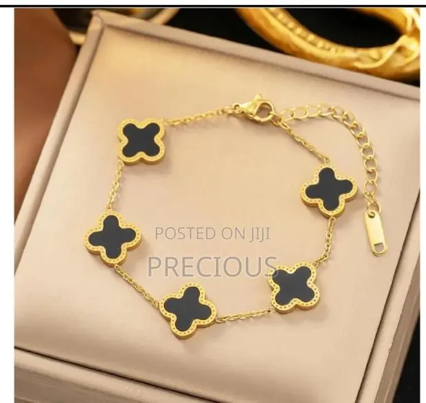 "VCA Bracelet" " "Clover Bracelet" · Photo 1