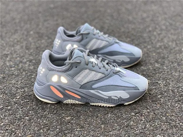Yeezy Boost 700 · Photo 1