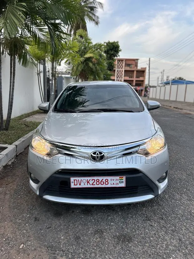 Toyota Yaris 2016 Silver · Photo 1