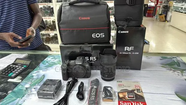 Canon Eos R5 With Rf 24-105mm F4 · Photo 1