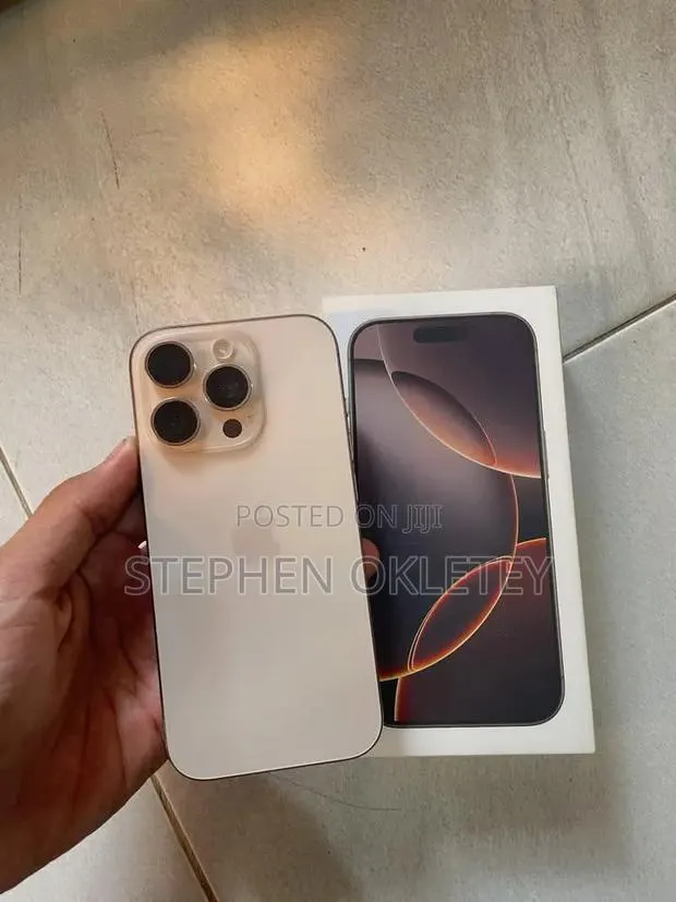 Apple iPhone 16 Pro Max 256 GB Gold · Photo 1