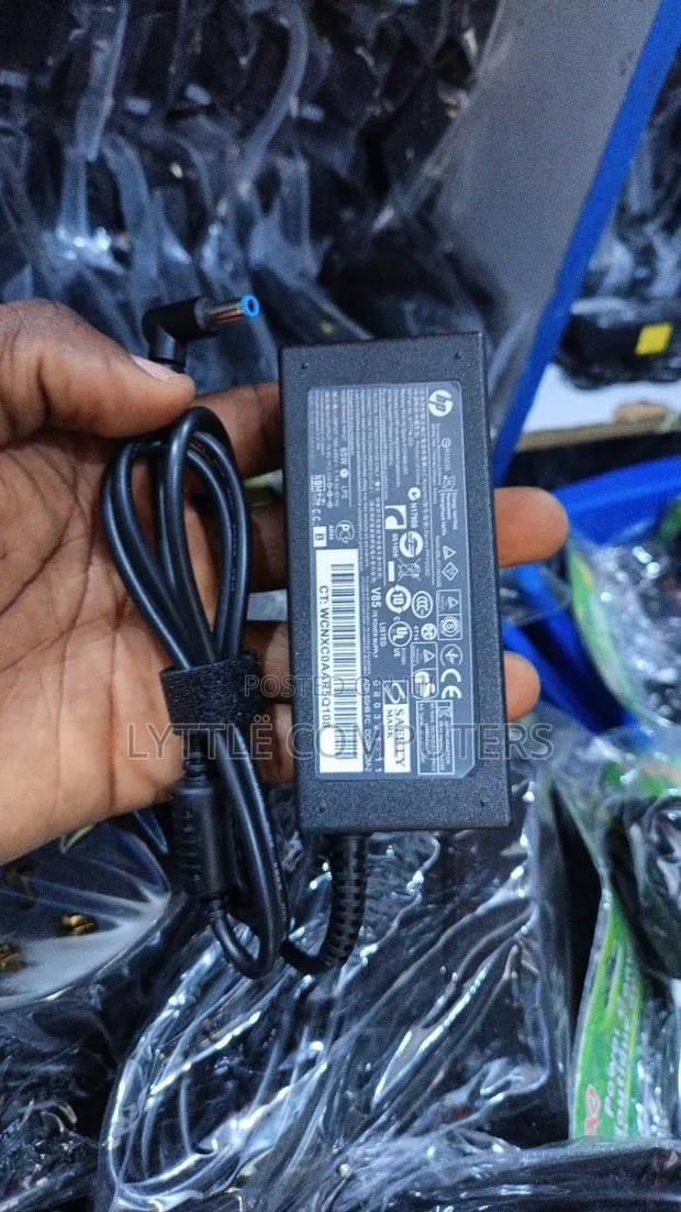 HP Blue Pin Charger · Photo 1