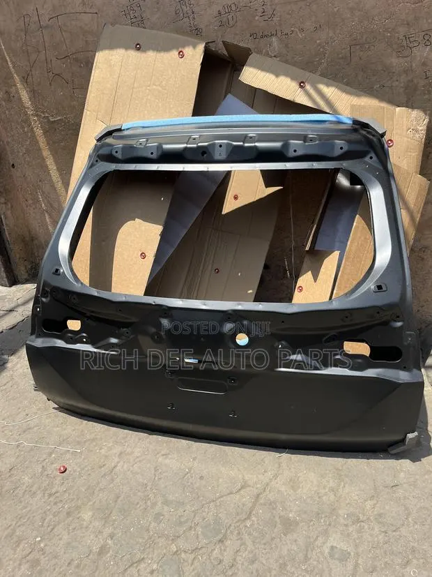 Outlander 2022, 2023, 2024 Tailgate Brand New 2022-2025 Boot · Photo 1