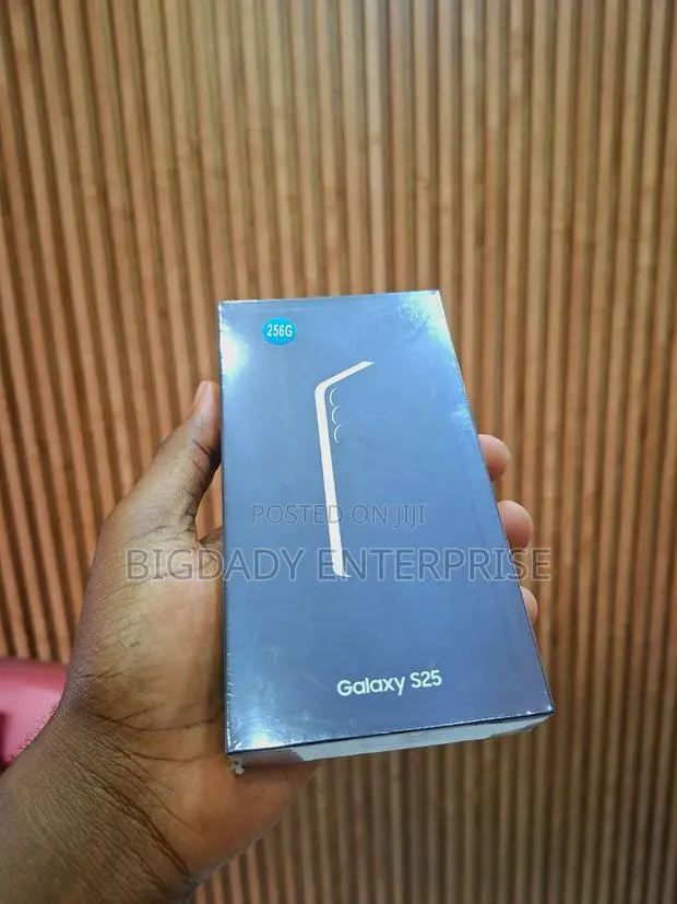New Samsung Galaxy S25 256 GB Black · Photo 1