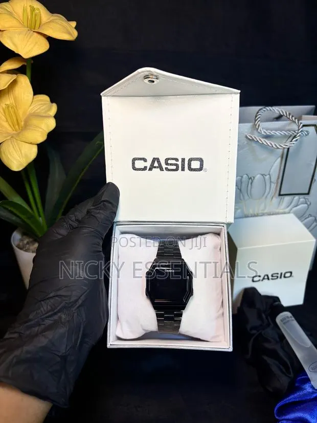 Unisex Casio Touch Watch · Photo 1