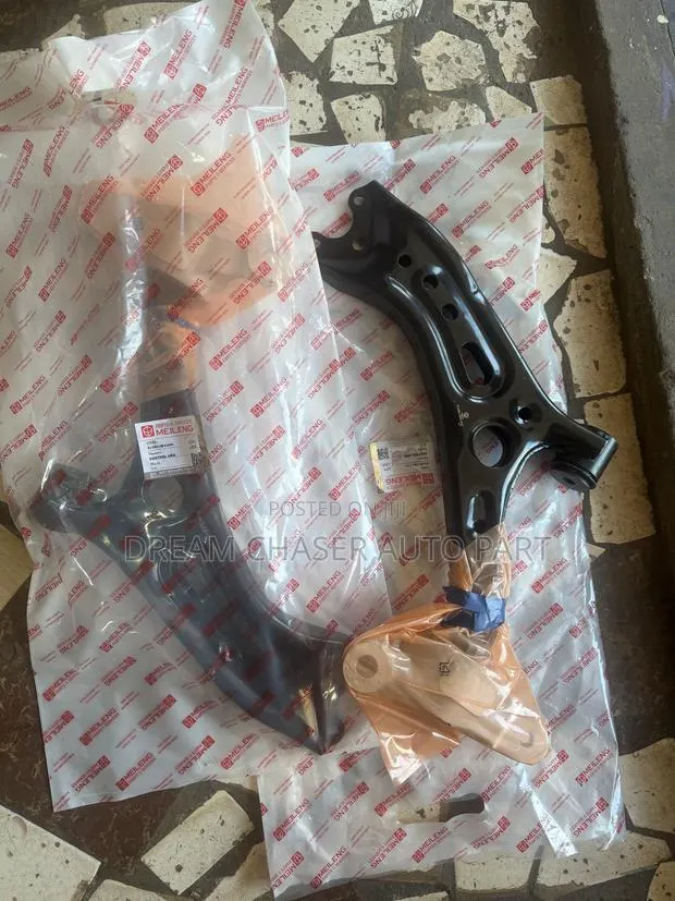 Honda CRV 2023-2025 Lower Arm Pair · Photo 1