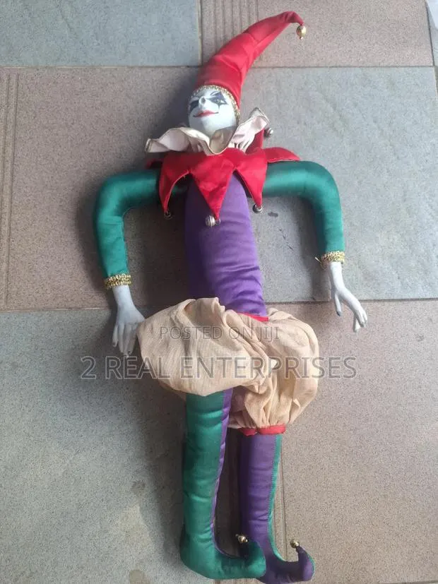 Vintage Hanging Porcelain Head Jester / Harlequin Pierrot Doll · Photo 1