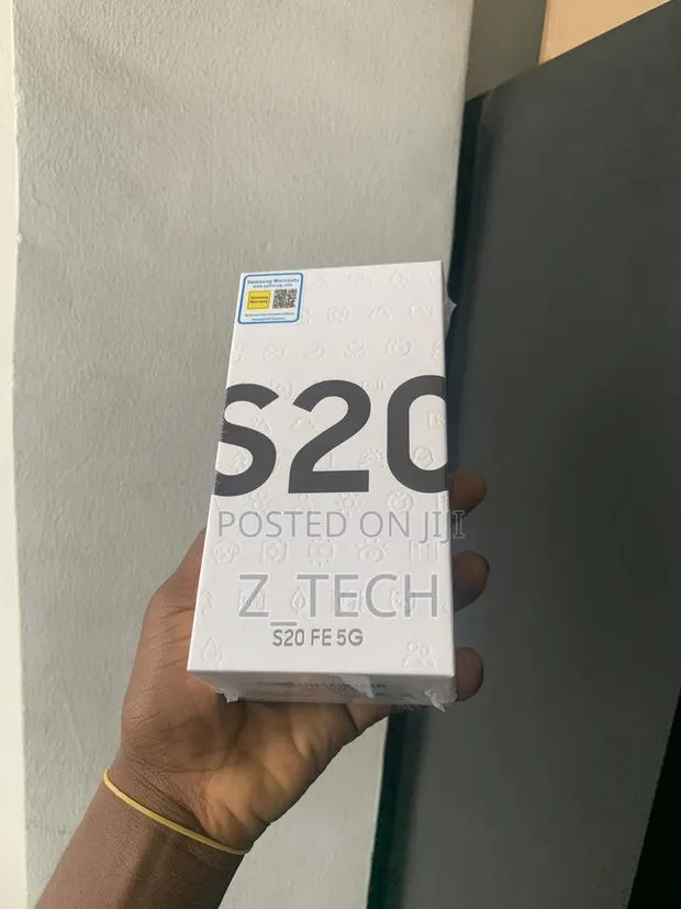 New Samsung Galaxy S20 FE 128 GB Blue · Photo 1