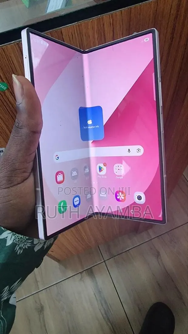 New Samsung Galaxy Z Fold6 256 GB Gold · Photo 1
