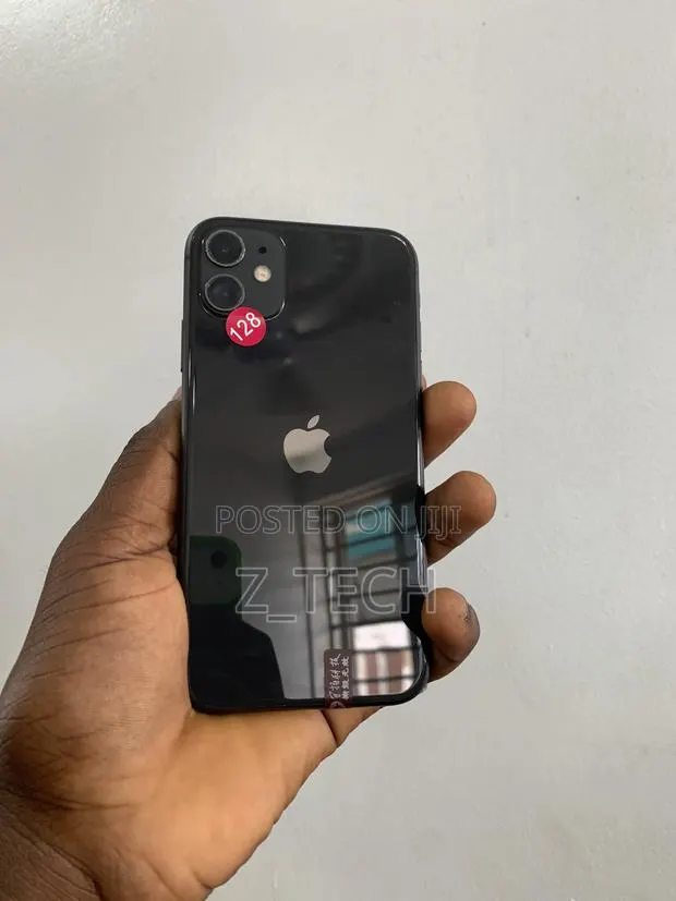 Apple iPhone 11 128 GB Black · Photo 1