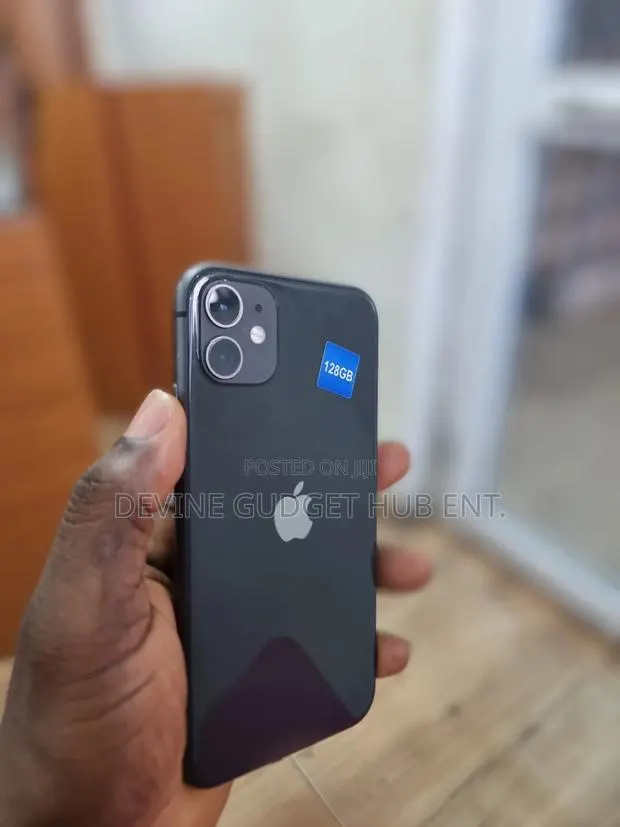 Apple iPhone 11 128 GB Black · Photo 1