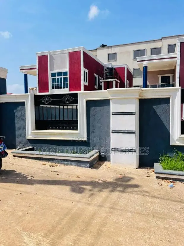 5bdrm House in Hometrust Properties, Achimota for sale · Photo 1
