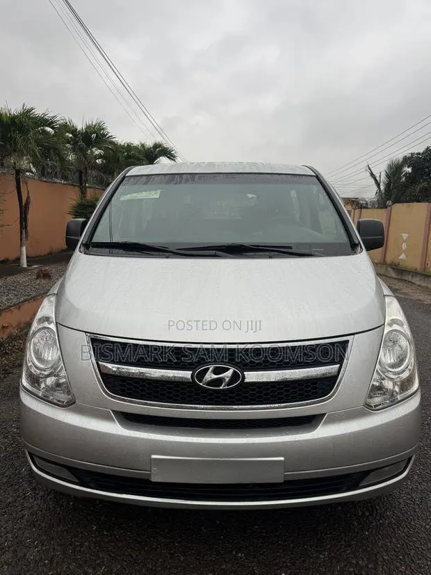 Hyundai Starex 2015 Silver · Photo 1