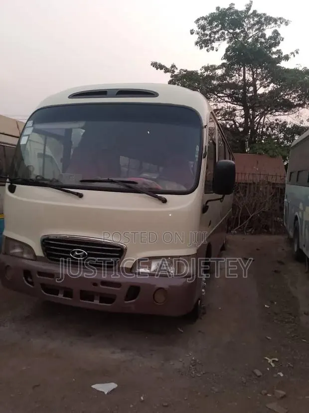 Hyundai County 2014 Yellow · Photo 1