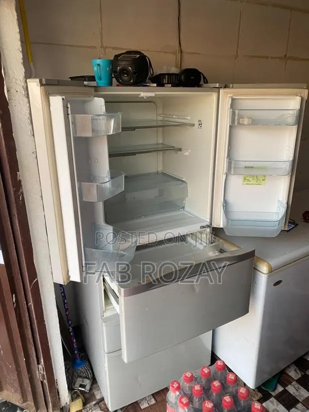 Toshiba Refrigerator · Photo 1