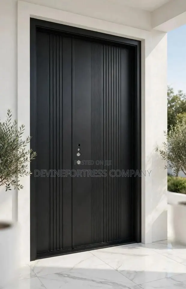 High Quality Gray 11⁄2 Splendor Door Good for All Weather · Photo 1