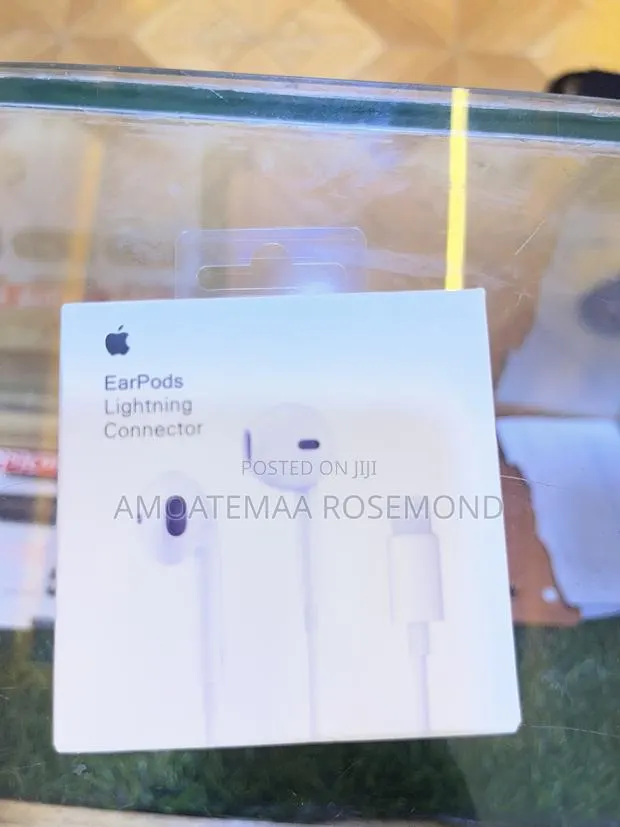 EarPods Lightning Connector · Photo 1