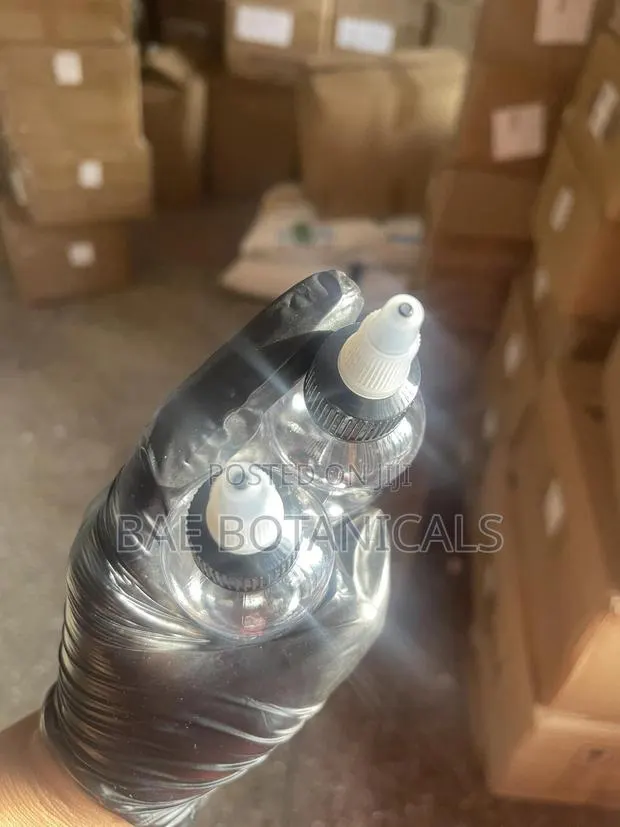 Transparent 100ml Applicator Bottle With Black Cover · Photo 2