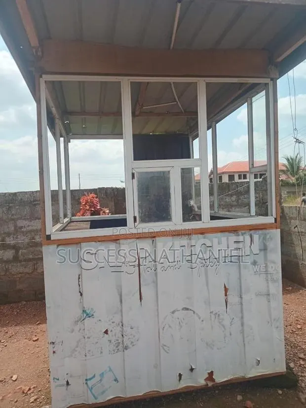 Metal and Transparent Glass Kiosks. Spacious · Photo 1