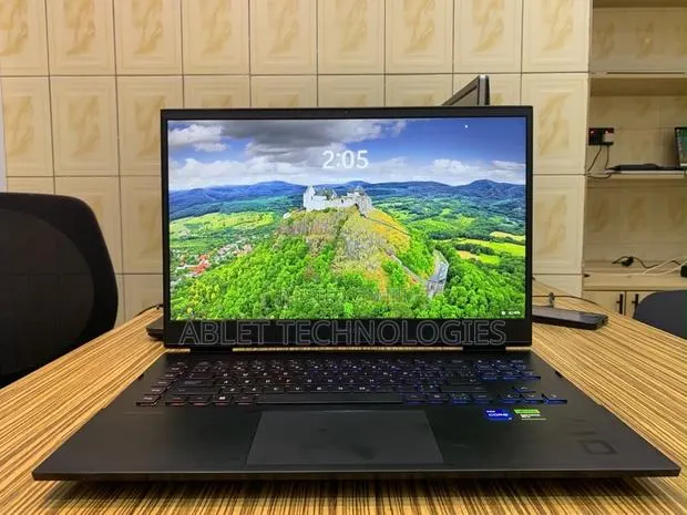 Laptop HP Omen 17 16GB Intel Core i7 SSD 512GB · Photo 1