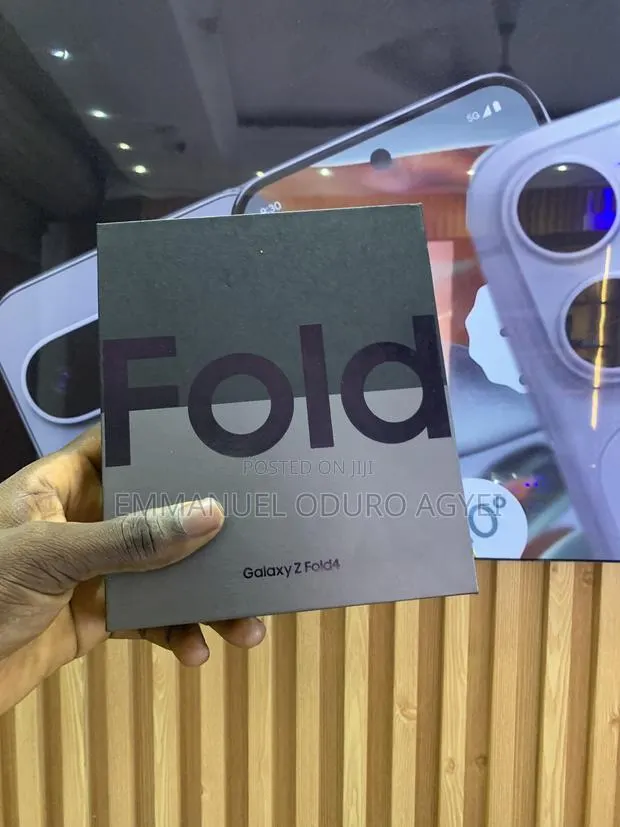 New Samsung Galaxy Z Fold4 256 GB Black · Photo 1