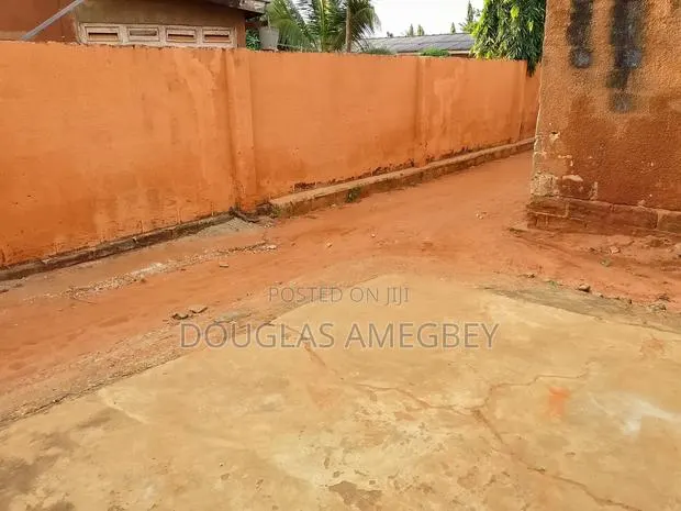 14bdrm House in Ketu South Municipal for sale · Photo 1