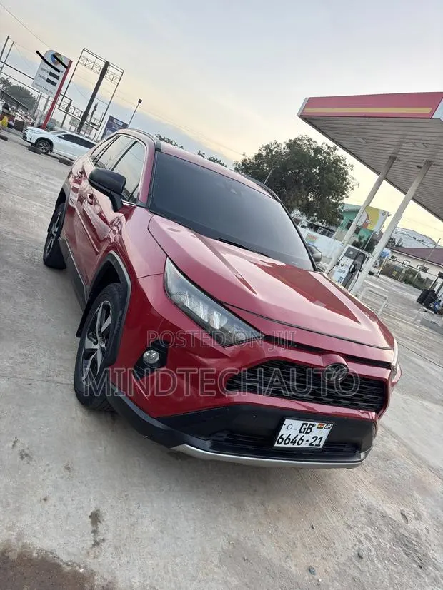 Toyota RAV4 LE AWD 2020 Red · Photo 1