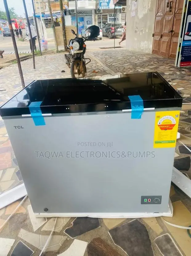 TCL Grey 251L Chest Freezer · Photo 1