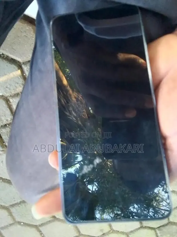 Infinix Hot 40i 128 GB Gray · Photo 1