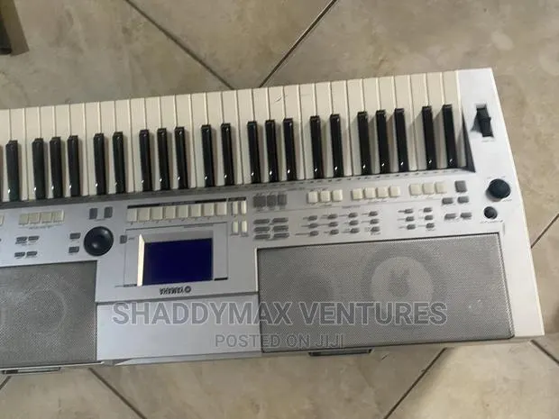 Yamaha PSR S500 Keyboard · Photo 1