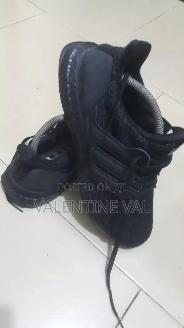 Adidas Ultra Boost Size 42 Black · Photo 1