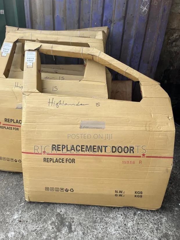 Toyota Highlander 2015, 2016, 2017, 2018, 2019, 2020 Front Doors · Photo 1