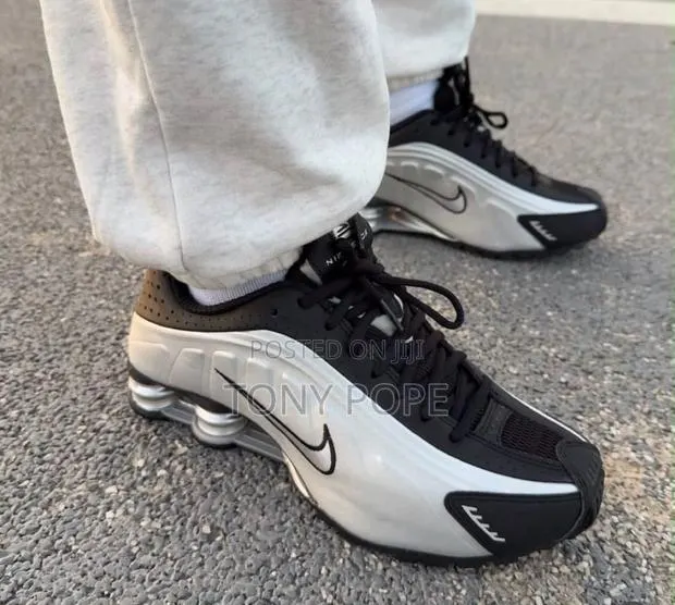 Nike Shox R4 · Photo 1