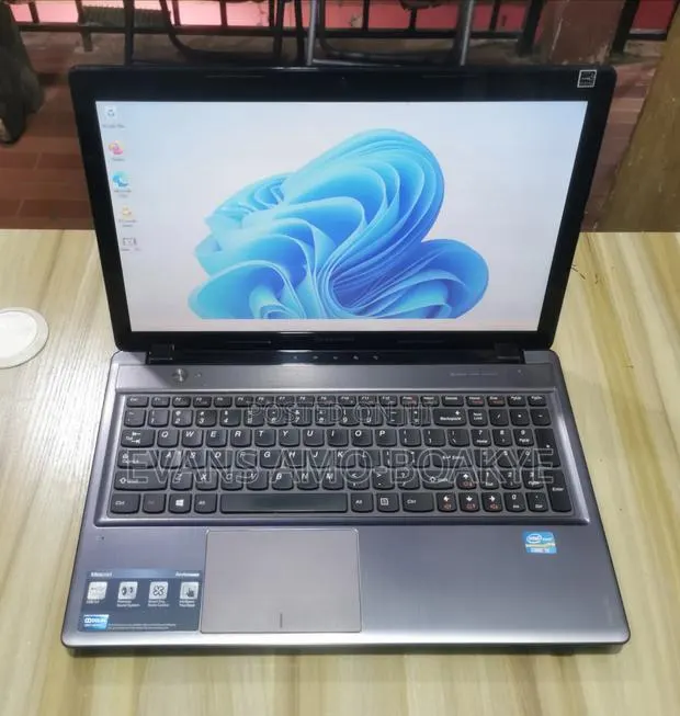 Laptop Lenovo IdeaPad Z580 8GB Intel Core i5 HDD 500GB · Photo 1