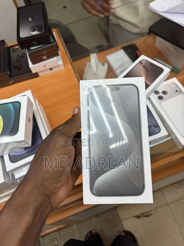 Apple iPhone 15 Pro Max 256 GB Silver · Photo 1