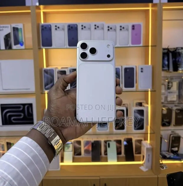 Apple iPhone 17 Pro Max 256 GB Silver · Photo 1