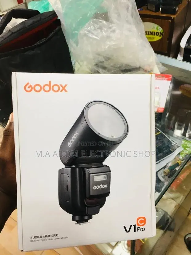 Godox V1 Pro: Your Key to Stunning Lighting · Photo 1