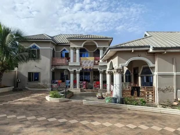 5bdrm House in Fumesua, Kumasi Metropolitan for sale · Photo 1