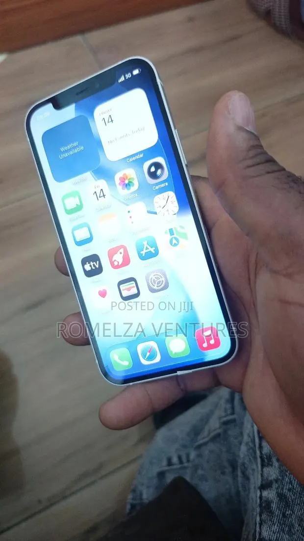 New Apple iPhone 12 128 GB White · Photo 1