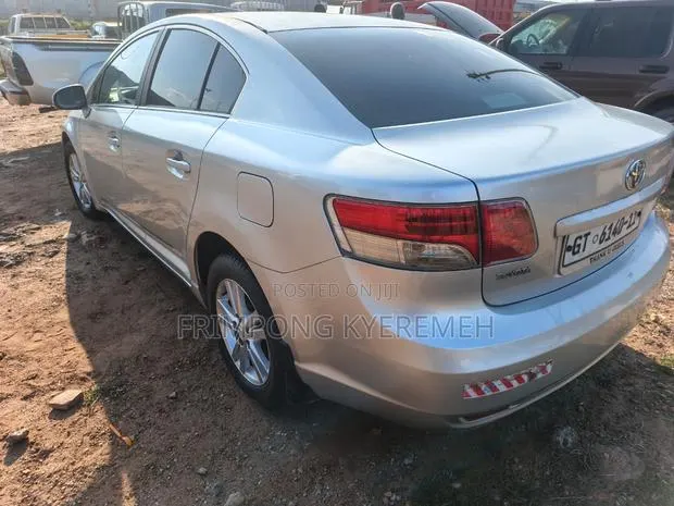 Toyota Avensis 2011 Gray