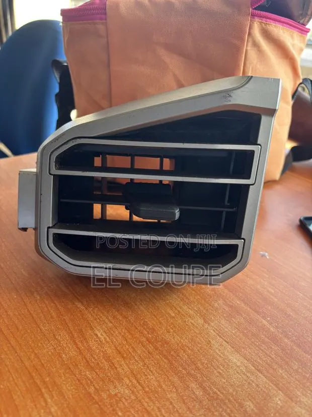 Tundra 2022-2023-2024-2025 AC Vent · Photo 1