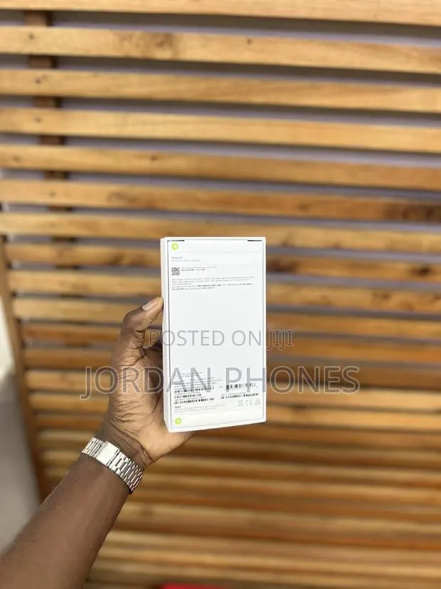 New Apple iPhone 15 128 GB Yellow · Photo 1