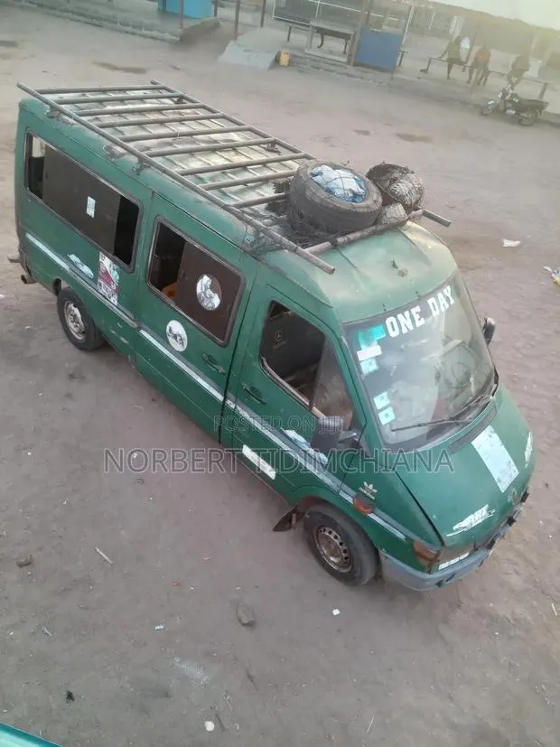 Mercedes-Benz Sprinter 2000 Green · Photo 1